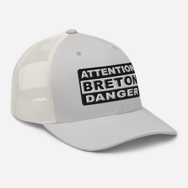 casquette trucker coloree attention breton danger gris clair 1 casquette trucker coloree attention breton danger gris clair 1