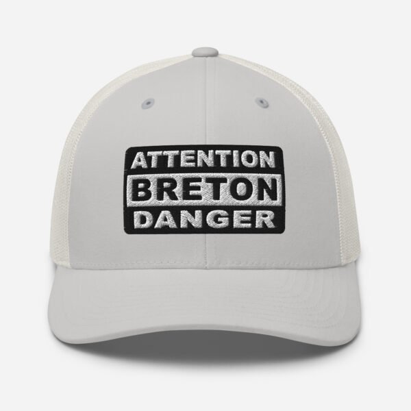 casquette trucker coloree attention breton danger gris clair 2 casquette trucker coloree attention breton danger gris clair 2