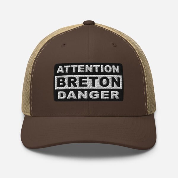 casquette trucker coloree attention breton danger marron 1 casquette trucker coloree attention breton danger marron 1