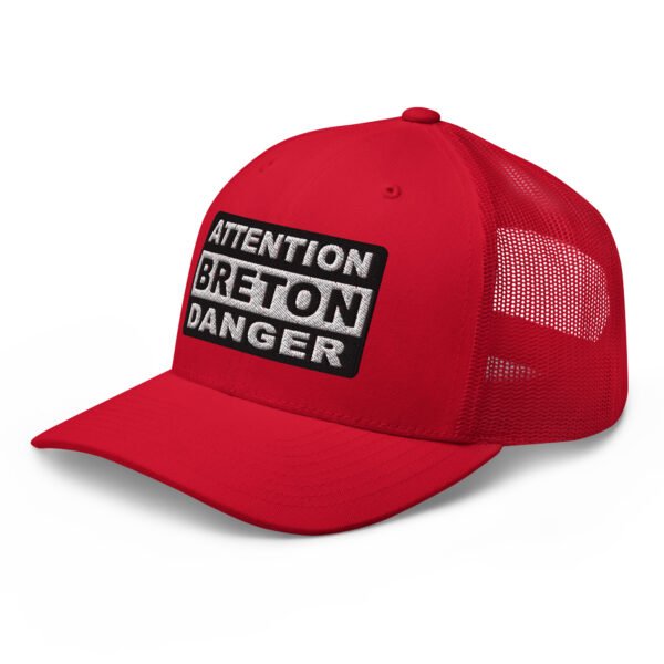 casquette trucker coloree attention breton danger rouge 1 casquette trucker coloree attention breton danger rouge 1