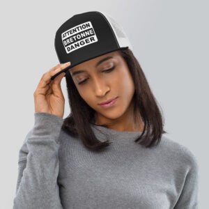 5-panel-trucker-cap-black-white-front-698a4b514b183.jpg Casquette Trucker ATTENTION BRETONNE DANGER Blanc Yupoong 6006