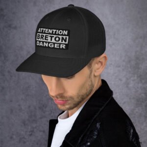retro-trucker-hat-black-left-6989d44c877e5.jpg Casquette Trucker ATTENTION BRETON DANGER Noir & Blanc
