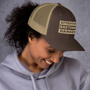 retro-trucker-hat-brown-khaki-right-698b3ad1f15e9.jpg Casquette trucker ATTENTION BRETONNE DANGER Coloré – Yupoong 6606