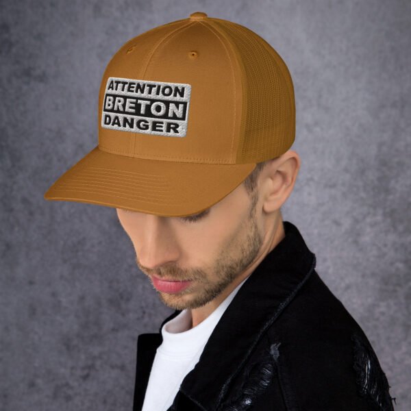 retro-trucker-hat-caramel-left-6989cc94528fd.jpg Casquette Trucker ATTENTION BRETON DANGER Noir & Blanc
