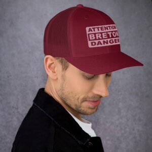 retro-trucker-hat-cranberry-right-699c4b1f85341.jpg Casquette Trucker Brodée ATTENTION BRETON DANGER Coloré