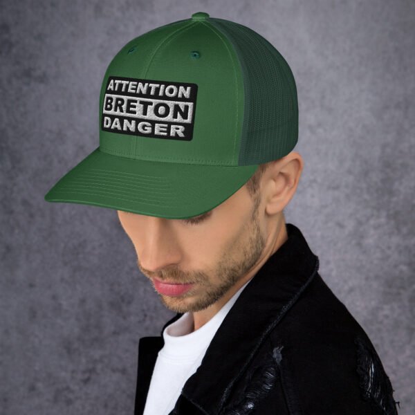 retro-trucker-hat-evergreen-left-6989d44c8b444.jpg Casquette Trucker ATTENTION BRETON DANGER Noir & Blanc