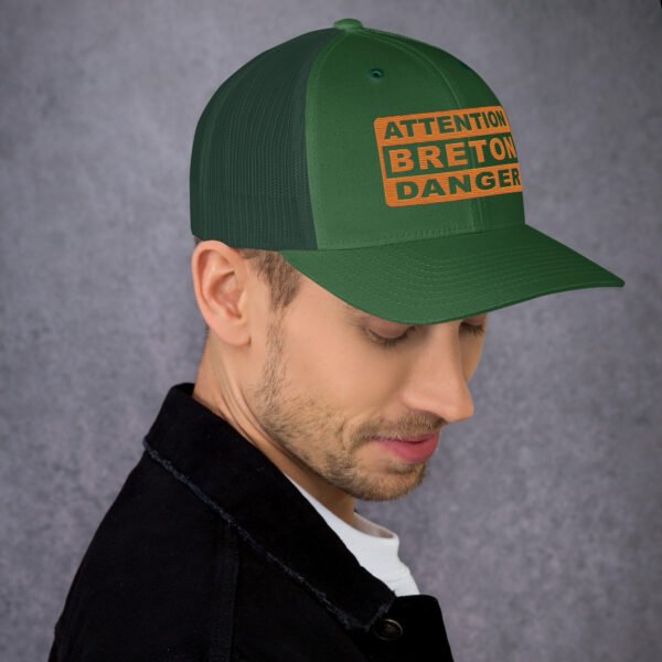 retro-trucker-hat-evergreen-right-699c4b23beed0.jpg Casquette Trucker Brodée ATTENTION BRETON DANGER Coloré