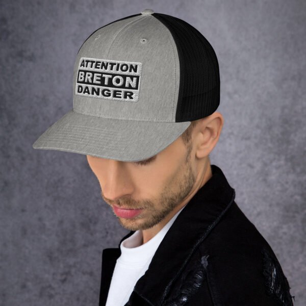 retro-trucker-hat-heather-black-left-6989cc945352d.jpg Casquette Trucker ATTENTION BRETON DANGER Noir & Blanc