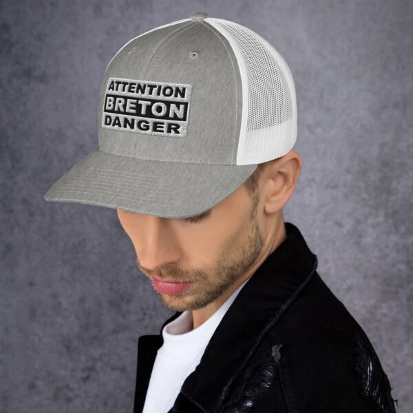 retro-trucker-hat-heather-grey-white-left-6989cc9454115.jpg Casquette Trucker ATTENTION BRETON DANGER Noir & Blanc