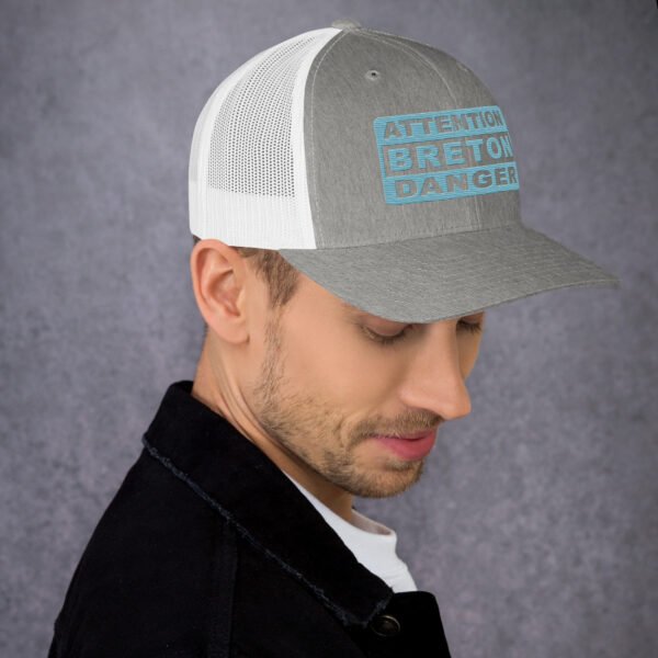 retro-trucker-hat-heather-grey-white-right-699c4b257d3d1.jpg Casquette Trucker Brodée ATTENTION BRETON DANGER Coloré