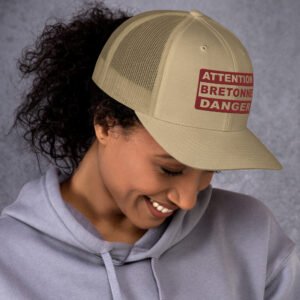 retro-trucker-hat-khaki-right-698b3e6def5e0.jpg Casquette trucker ATTENTION BRETONNE DANGER Coloré – Yupoong 6606