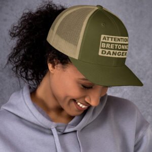 retro-trucker-hat-moss-khaki-right-698b3e9b9805b.jpg Casquette trucker ATTENTION BRETONNE DANGER Coloré – Yupoong 6606