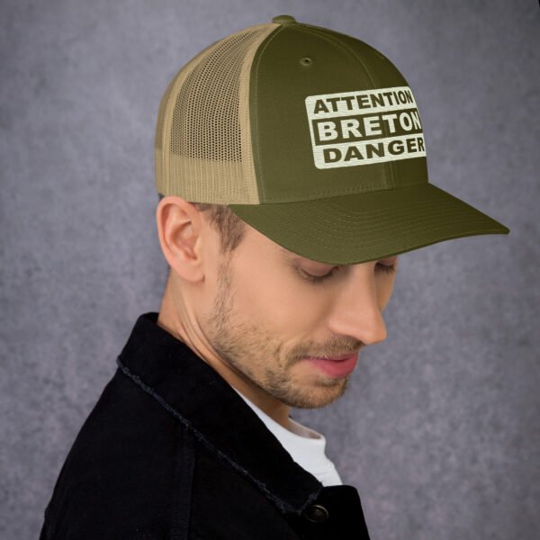retro-trucker-hat-moss-khaki-right-699c4b4cc9fb1.jpg Casquette Trucker Brodée ATTENTION BRETON DANGER Coloré
