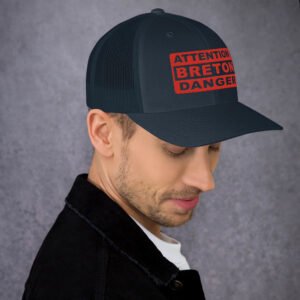 retro-trucker-hat-navy-right-699c4b508333a.jpg Casquette Trucker Brodée ATTENTION BRETON DANGER Coloré