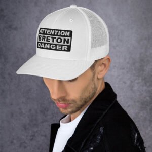 retro-trucker-hat-white-left-6989d44c8601f.jpg Casquette Trucker ATTENTION BRETON DANGER Noir & Blanc