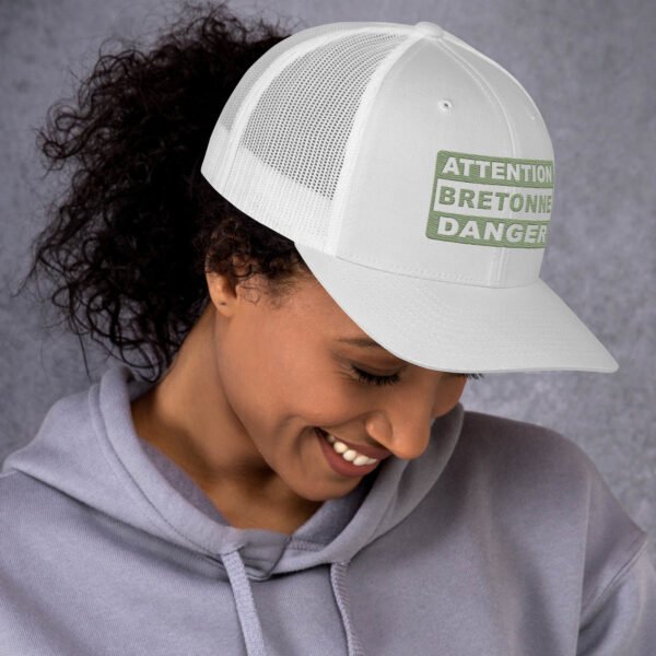 retro-trucker-hat-white-right-698b3f5ddeb42.jpg Casquette trucker ATTENTION BRETONNE DANGER Coloré – Yupoong 6606